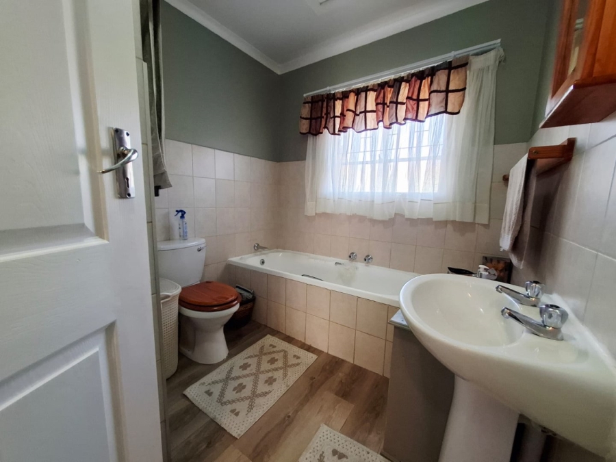 2 Bedroom Property for Sale in Langenhovenpark Free State
